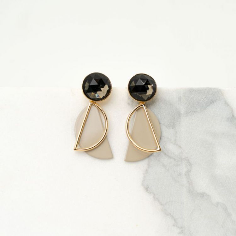 HALF MOON VARNISH EARRINGS  TAUPE MIX