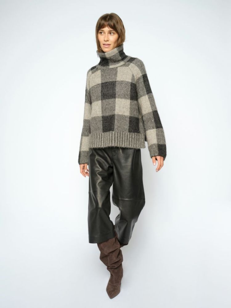  801 BLACK