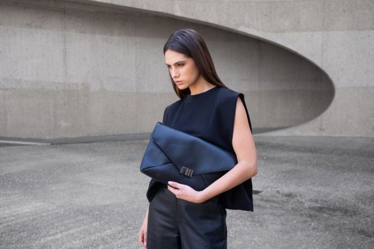CLUTCH BLACK